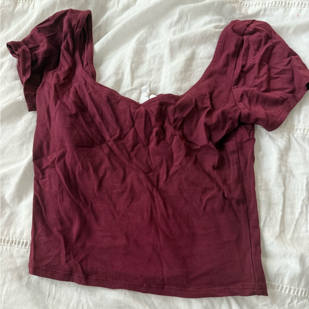 Maroon cropped tee shirt